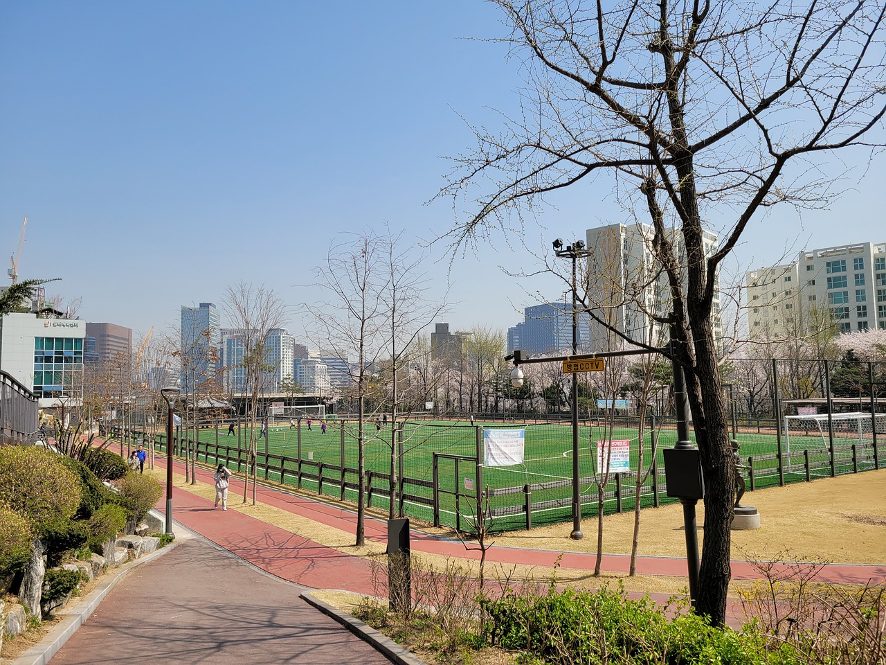 采取防守反 采取防守反